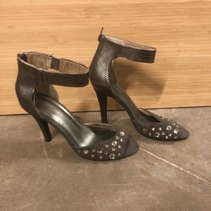 Sz 7 Seychelles strappy high heels w/ rhinestones